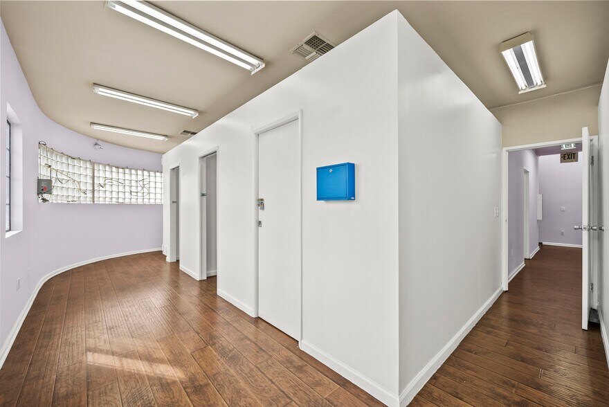 More Photos Of 5335 Santa Monica Blvd, Los Angeles Storefront Retail Residential For Lease