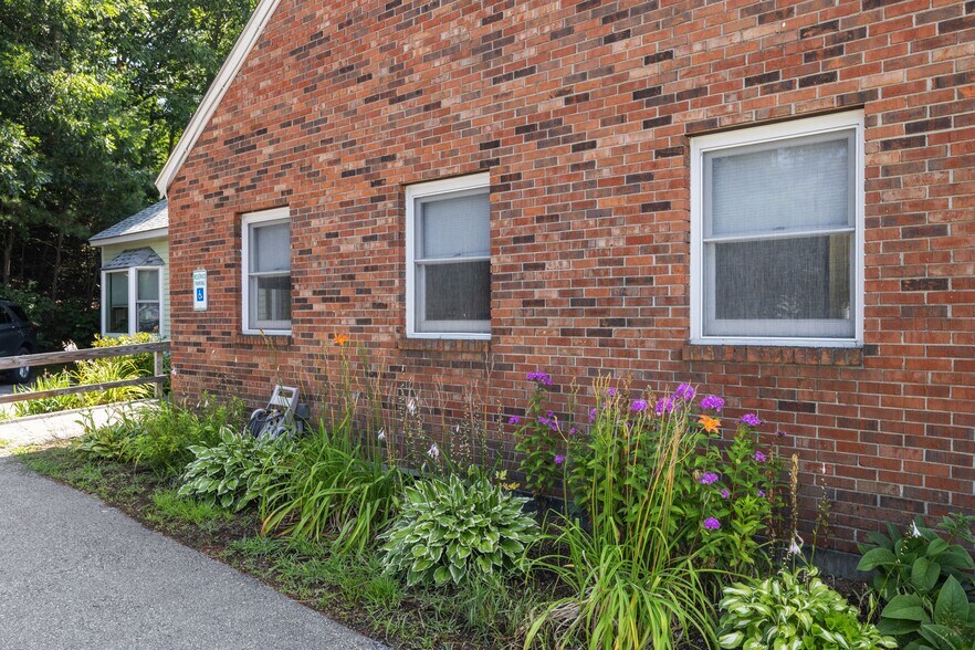 More Photos Of 214 Lake St, Bristol Office For Sale