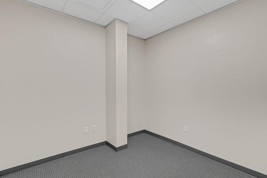 More Photos Of 8110 Parkside Ave, Baytown Warehouse For Sale