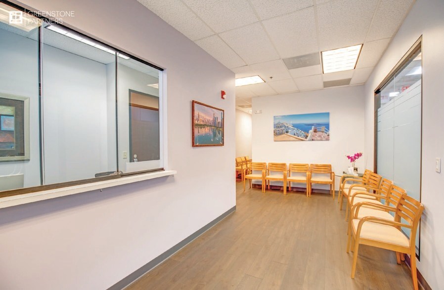 More Photos Of 1952 Mcdowell Rd, Naperville Business Park For Lease