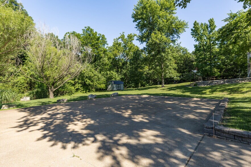 More Photos Of 535 Elm St, Hillsboro Office For Sale