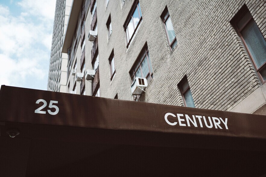 More Photos Of 25 Central Park W, New York Apartments For Lease