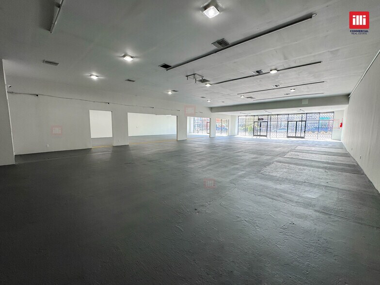 More Photos Of 18567-18573 Sherman Way, Reseda Storefront Retail Office For Lease