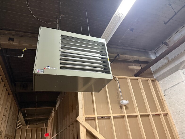 More Photos Of 21 Sabin St, Pawtucket Manufacturing For Lease