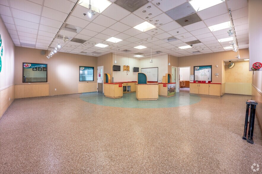 More Photos Of 1 Brockway Pl, White Plains Veterinarian Kennel For Lease
