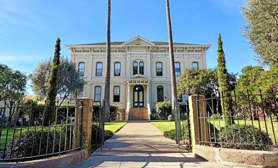 More Photos Of 925 De La Vina St, Santa Barbara Office For Lease