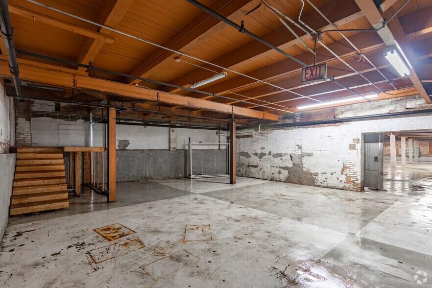 More Photos Of 2415 W 24th Pl, Chicago Warehouse For Sale