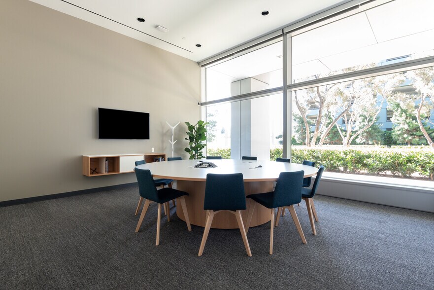 More Photos Of 2445 Augustine Dr, Santa Clara Office For Lease