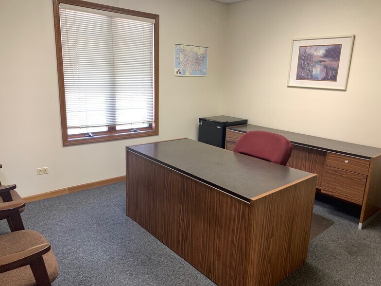 More Photos Of 1440 Maple Ave, Lisle Office For Lease