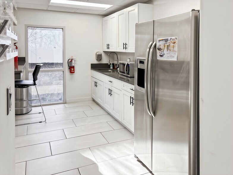 More Photos Of 4110 Southpoint Blvd, Jacksonville Coworking Space