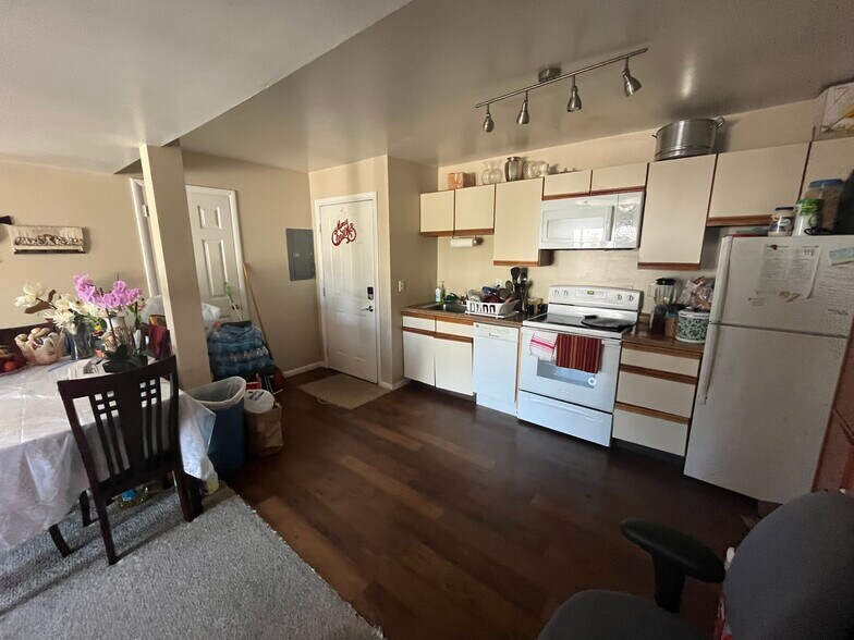 More Photos Of 558 Connecticut Ave, Norwalk Storefront Retail Residential For Sale