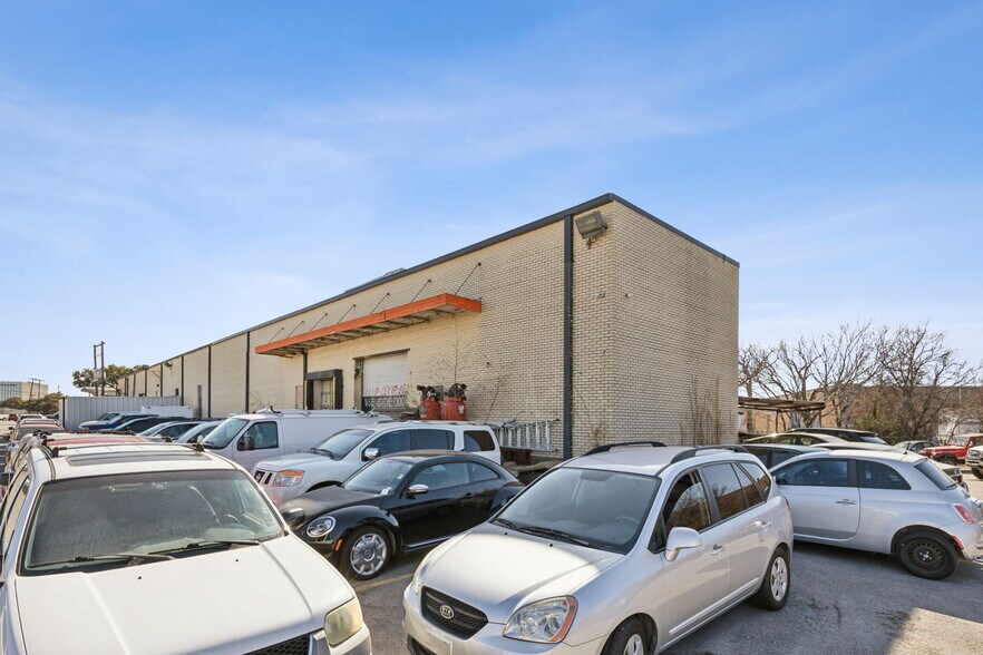 More Photos Of 1365 Regal Row, Dallas Distribution For Sale