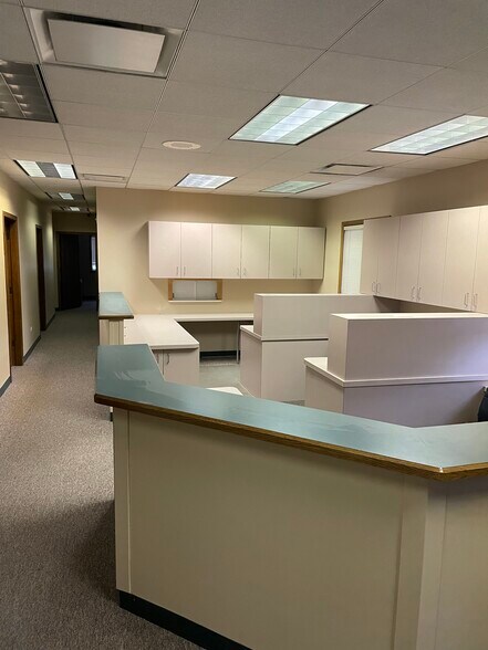 More Photos Of 1105 E Algonquin Rd, Arlington Heights Office For Lease