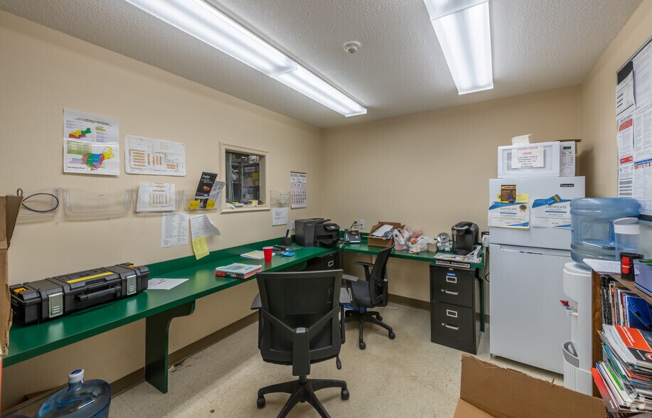 More Photos Of 853 Main St, Tewksbury General Retail For Lease