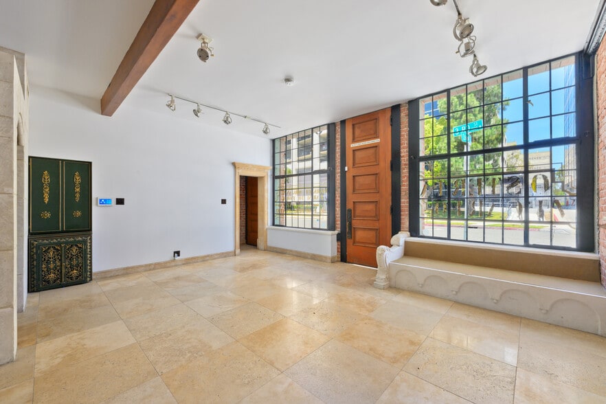 More Photos Of 1002 W 3rd St, Santa Ana Office For Sale