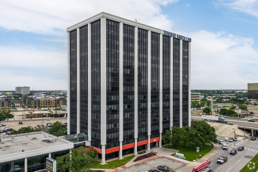 More Photos Of 1111 W Mockingbird Ln, Dallas Office For Sale