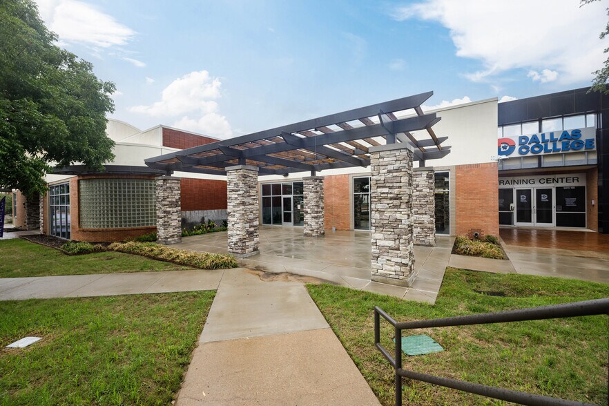 More Photos Of 4315 S Lancaster Rd, Dallas Medical For Sale