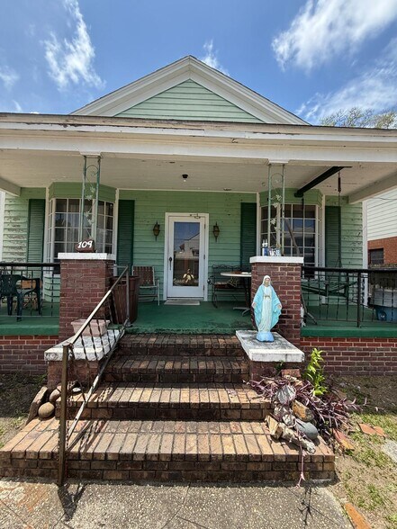 More Photos Of 109 S Florida Blanca St, Pensacola Multifamily For Sale