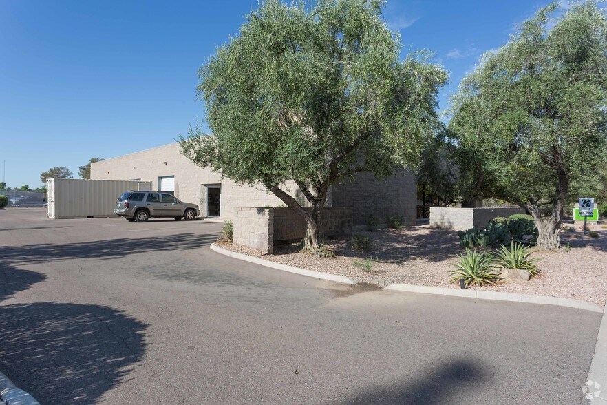 More Photos Of 113 W Hoover Ave, Mesa Warehouse For Lease