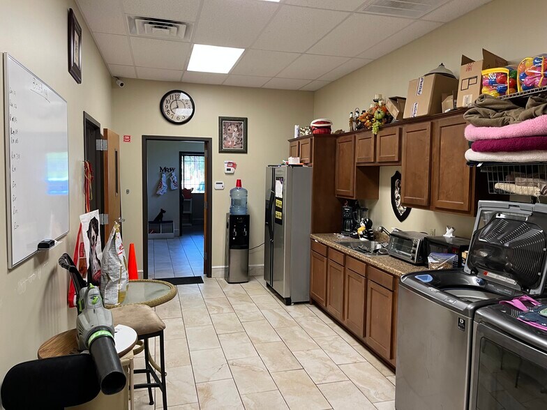 More Photos Of 1343 Lane Ave S, Jacksonville Veterinarian Kennel For Sale