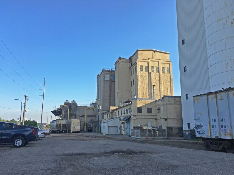 More Photos Of 3501 Hiawatha Ave, Minneapolis Warehouse For Sale