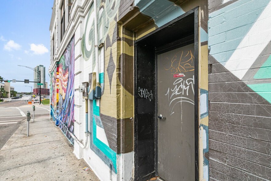 More Photos Of 327-345 E Bay St, Jacksonville Storefront Retail Office For Lease