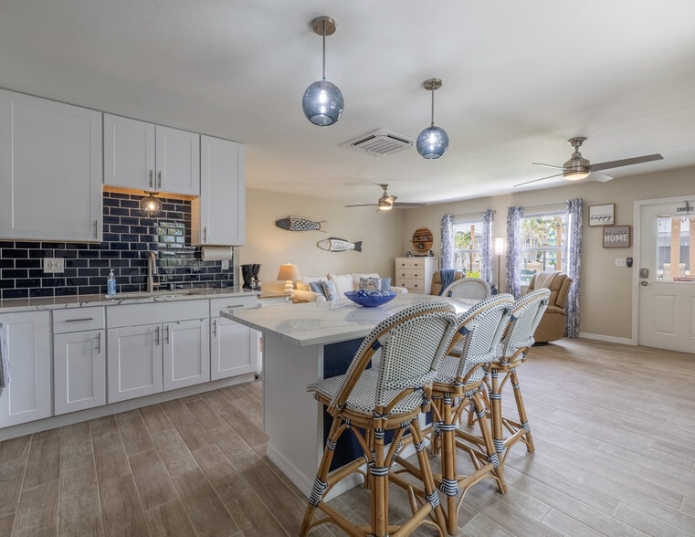 More Photos Of 2960 Oleander St, Saint James City Hotel For Sale