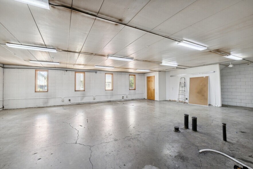 More Photos Of 3438-3446 Snelling Ave S, Minneapolis Distribution For Lease