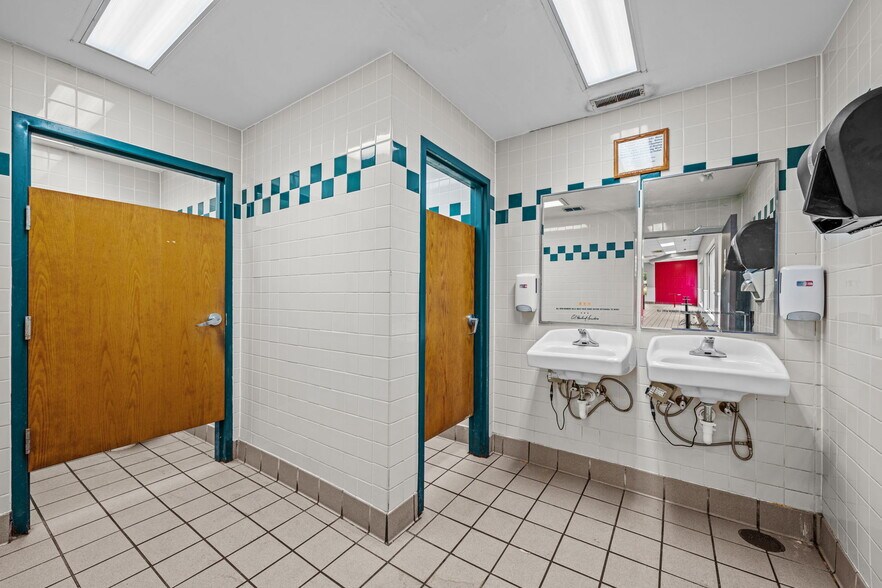 More Photos Of 1512 US Highway 70 E, New Bern Fast Food For Sale