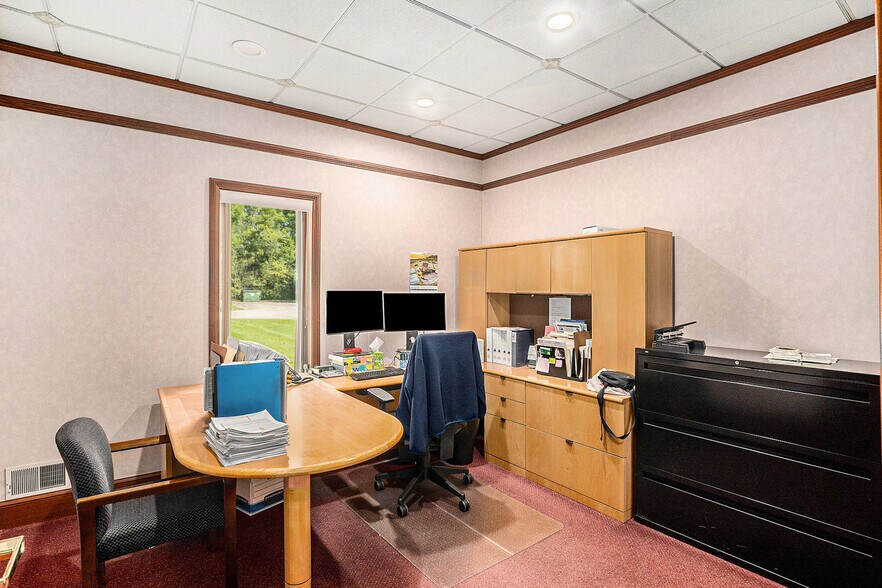 More Photos Of 4165 Lippincott Blvd, Burton Light Distribution For Sale