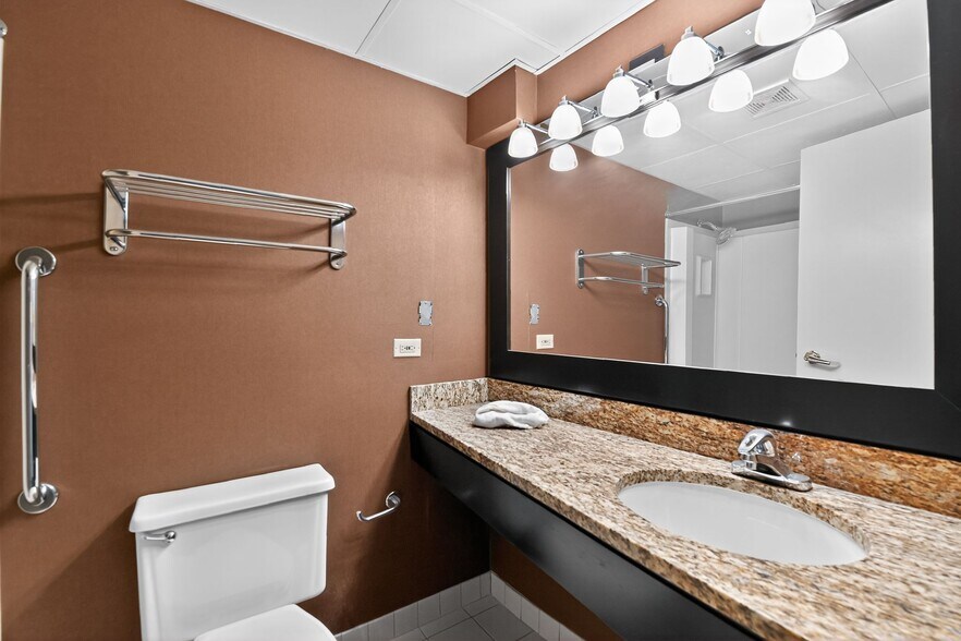 More Photos Of 1550 E Dundee Rd, Palatine Hotel For Sale