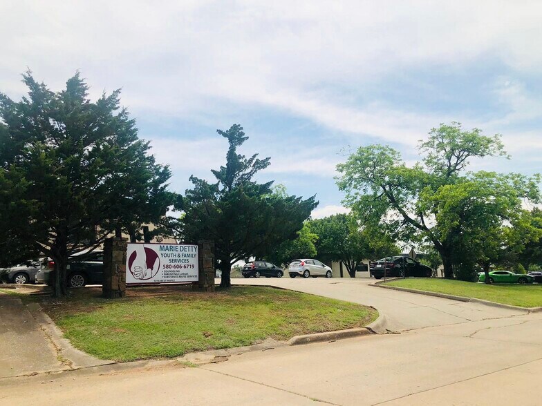 More Photos Of 1016 W Maple Ave, Duncan Office For Sale