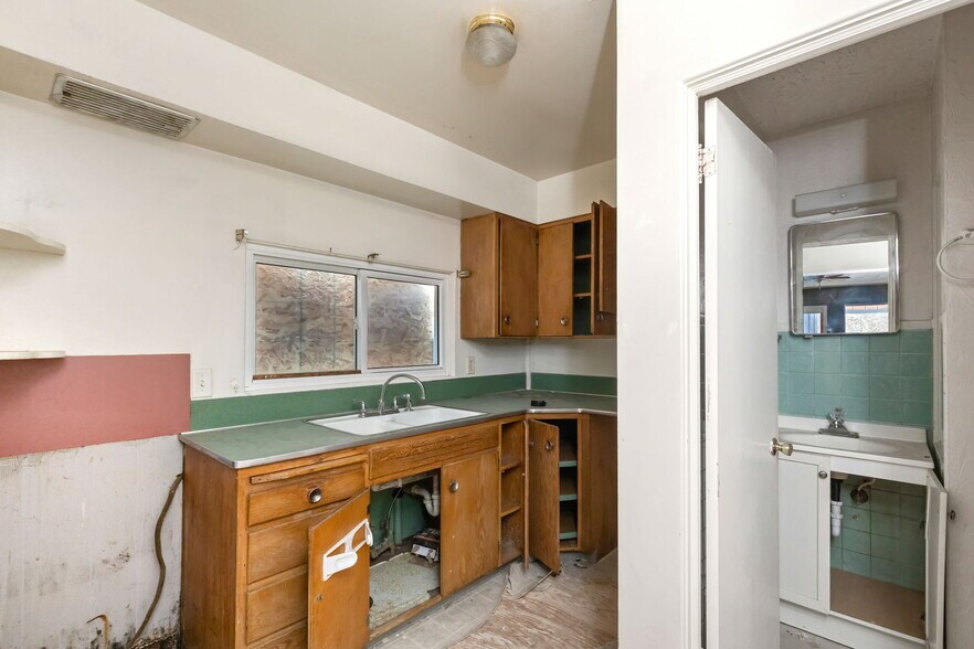 More Photos Of 1521 1st Ave NW, Great Falls Hotel For Sale