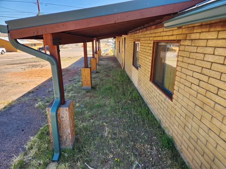 More Photos Of 704 S Meadow St, Payson Office For Sale