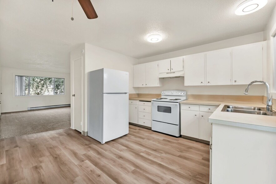 More Photos Of 16300-16400 E Burnside St, Gresham Apartments For Sale