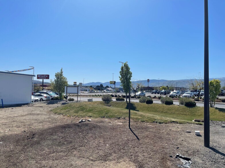 More Photos Of 1030 Maple St, Wenatchee Storefront Retail Office For Lease