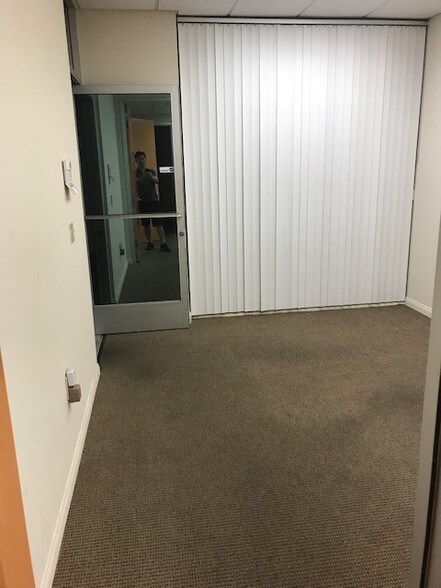 More Photos Of 192 Technology Dr, Irvine Light Distribution For Lease