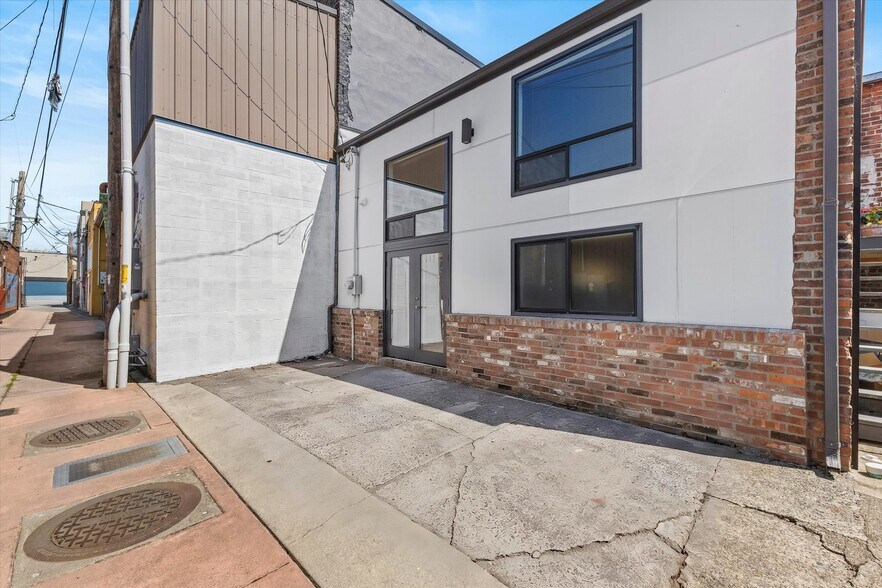 More Photos Of 511 S 1st St, Mount Vernon General Retail For Sale