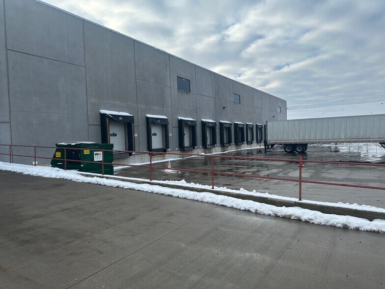 More Photos Of 555 Riverwalk Pky, Tonawanda Distribution For Lease