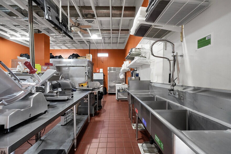 More Photos Of 6982 N Winton Way, Winton Restaurant For Sale