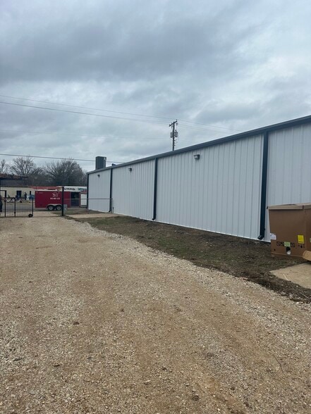 More Photos Of 303 S Main St, Gladewater Self Storage For Sale