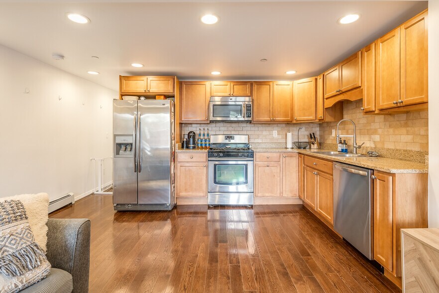 More Photos Of 2105 33rd Ave, Astoria Multifamily For Sale