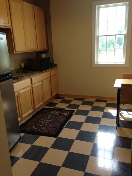 More Photos Of 105 New England Pl, Stillwater Storefront Retail Office For Lease