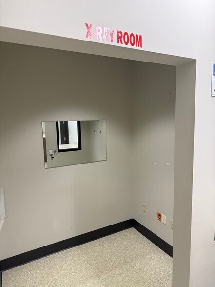 More Photos Of 209 E Emory Rd, Powell Medical For Lease