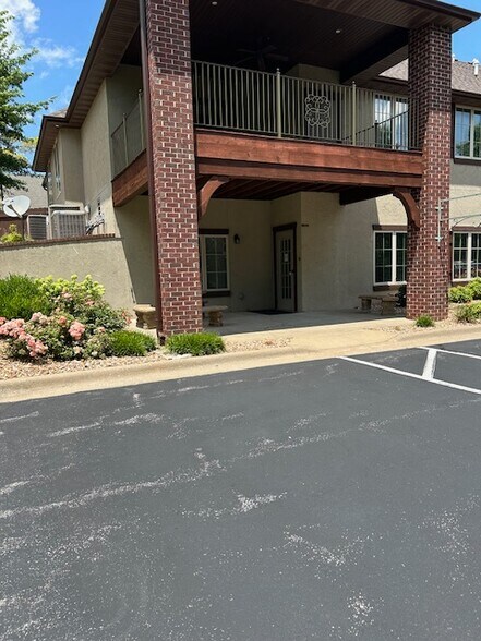 More Photos Of 1546 E Bradford Pky, Springfield Office For Lease