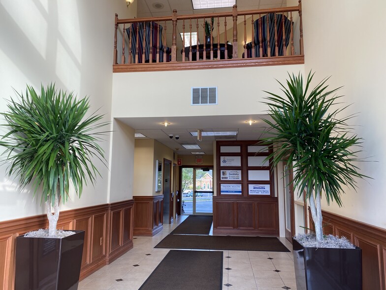 More Photos Of 7237 Cincinnati Dayton Rd, West Chester Medical For Sale