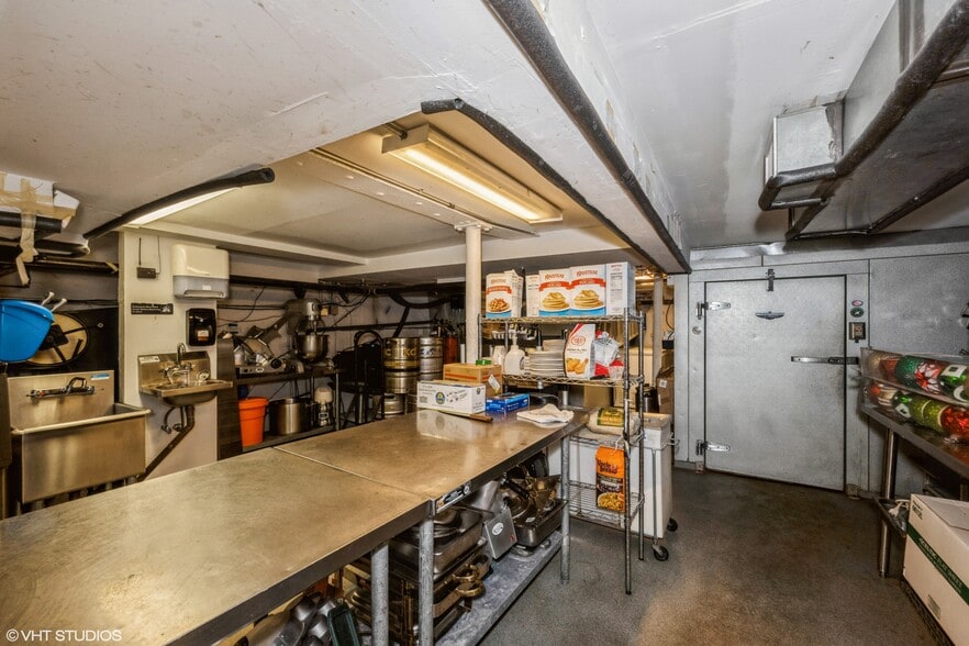 More Photos Of 1956 W Armitage Ave, Chicago Storefront Retail Residential For Sale