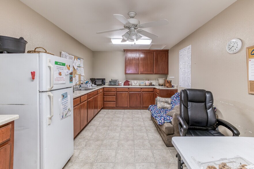 More Photos Of 3200 G St, Merced Veterinarian Kennel For Sale