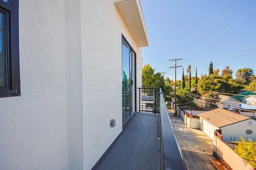 More Photos Of 6401 Odessa Ave, Lake Balboa Multifamily For Sale