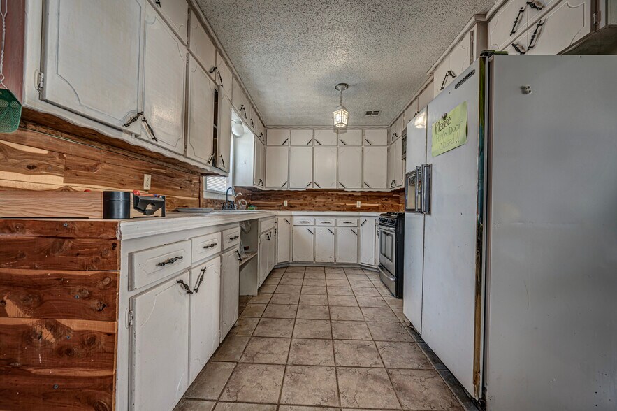 More Photos Of 1028 N 11th St, Chickasha Religious Facility For Sale